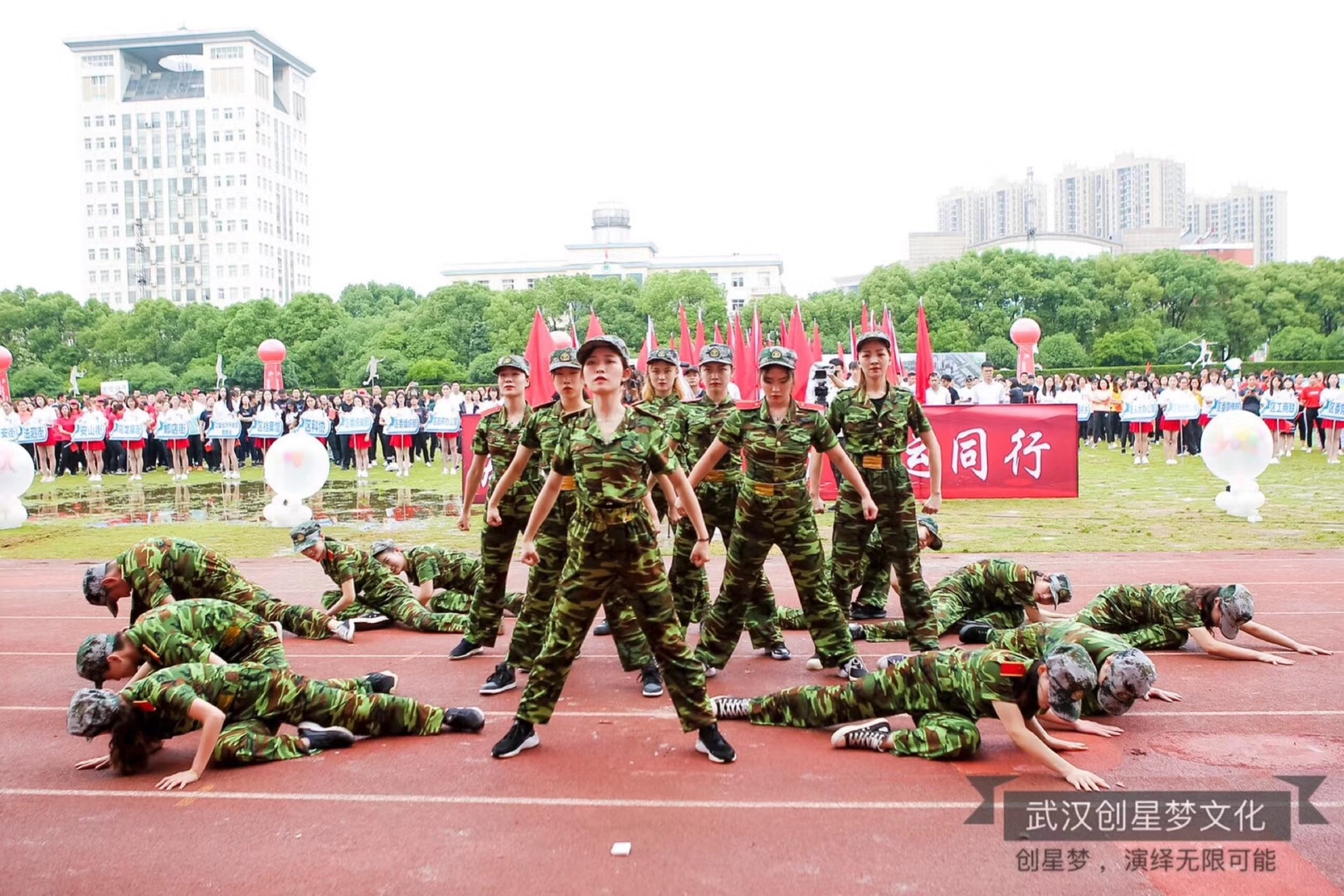 包含排山倒海：强队对决，场面热血沸腾，胜负激动人心的词条