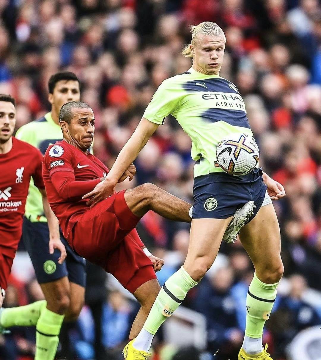 足球赛事中球员的出彩表现被球迷称赞的简单介绍 足球赛事中球员的出彩表现被球迷称赞的简单介绍