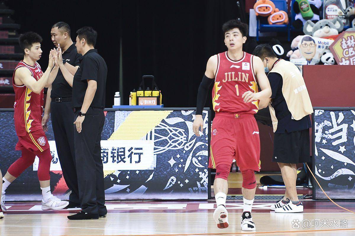 开云平台-篮球赛事掀起热潮，球员实力对抗再度诠释