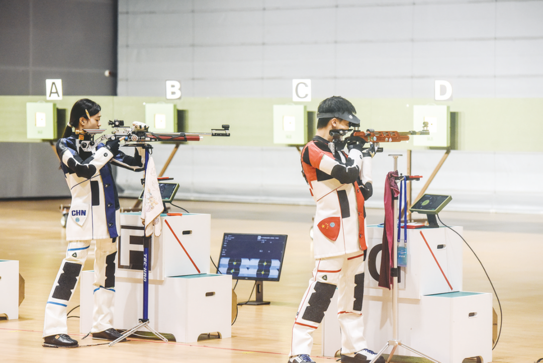 国际射击锦标赛，选手实力雄厚