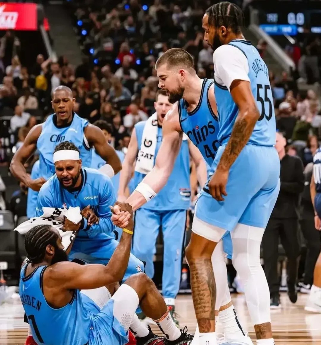 快船横扫老鹰,晋级西部半决赛锦上添花的简单介绍 快船横扫老鹰,晋级西部半决赛锦上添花的简单介绍