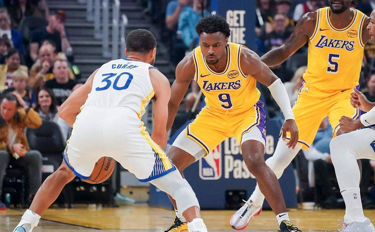 开云体育入口-勇士主场战胜湖人,库里砍下30分