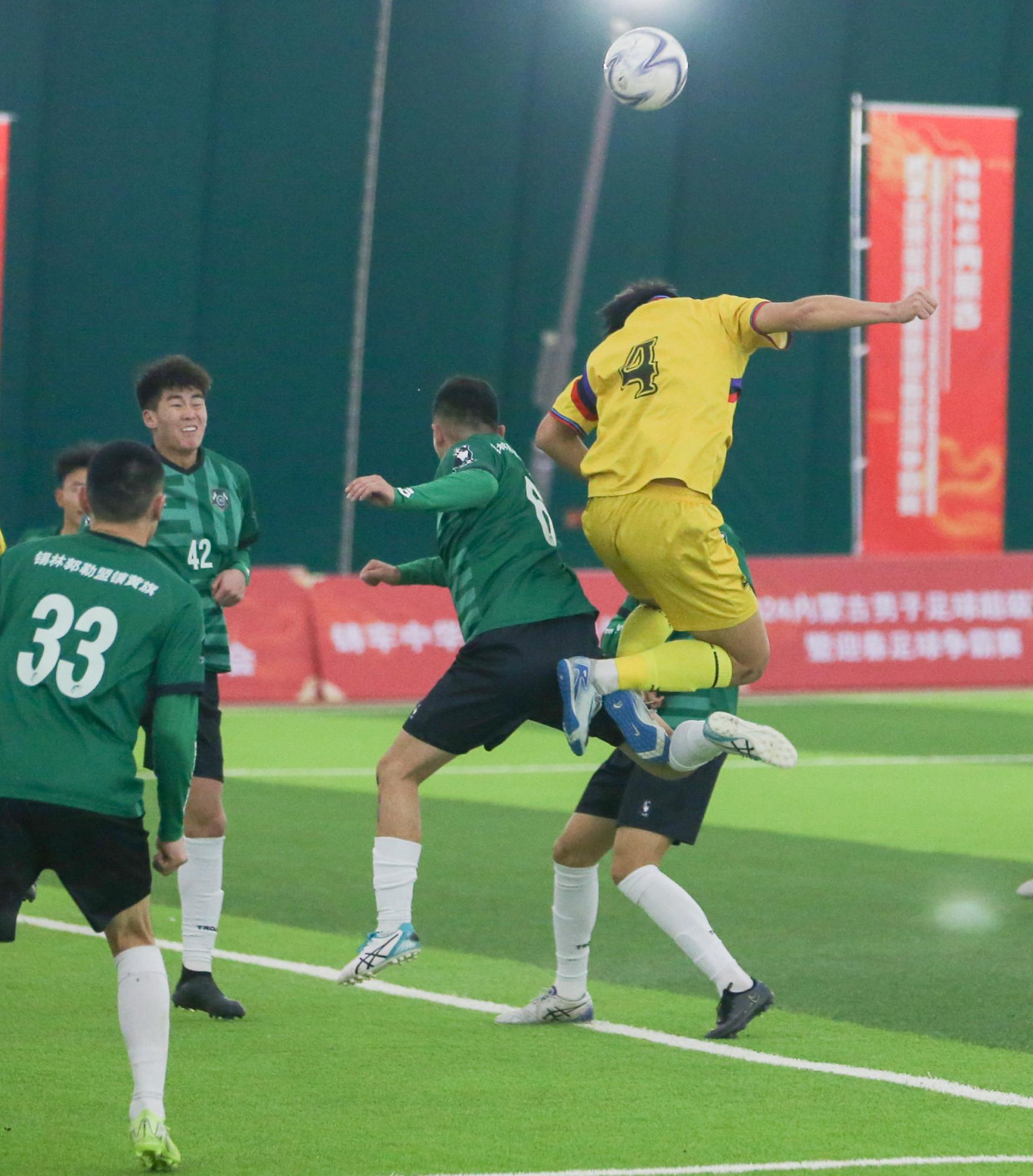 足球小组赛落幕,强队悉数晋级 足球小组赛落幕,强队悉数晋级