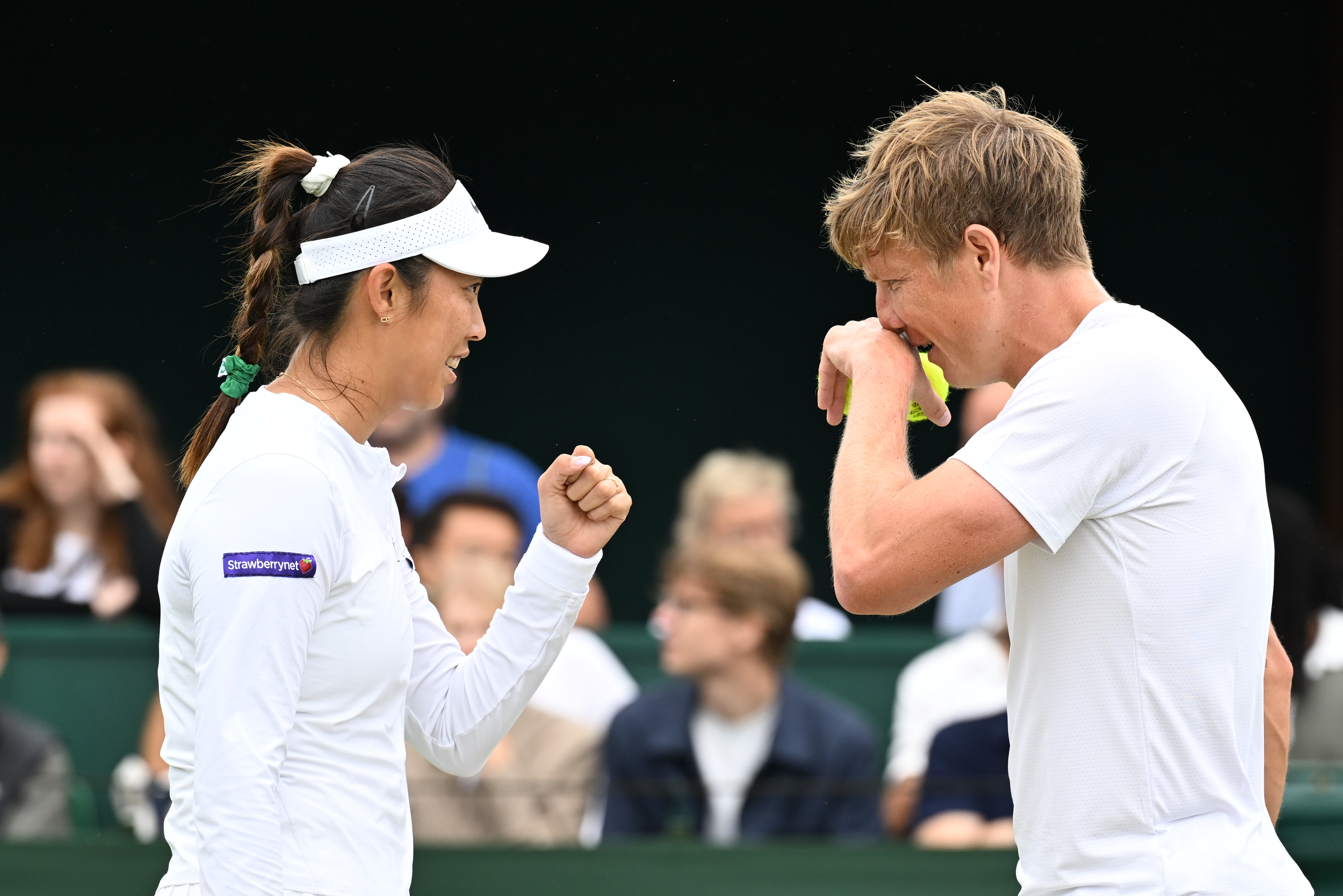 网球场外新闻不断，话题热度爆表