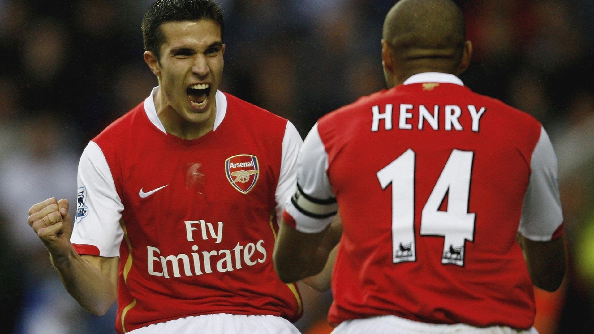 开云下载-奥运周期关键战之夜，莱万用铁血诠释硬仗之王